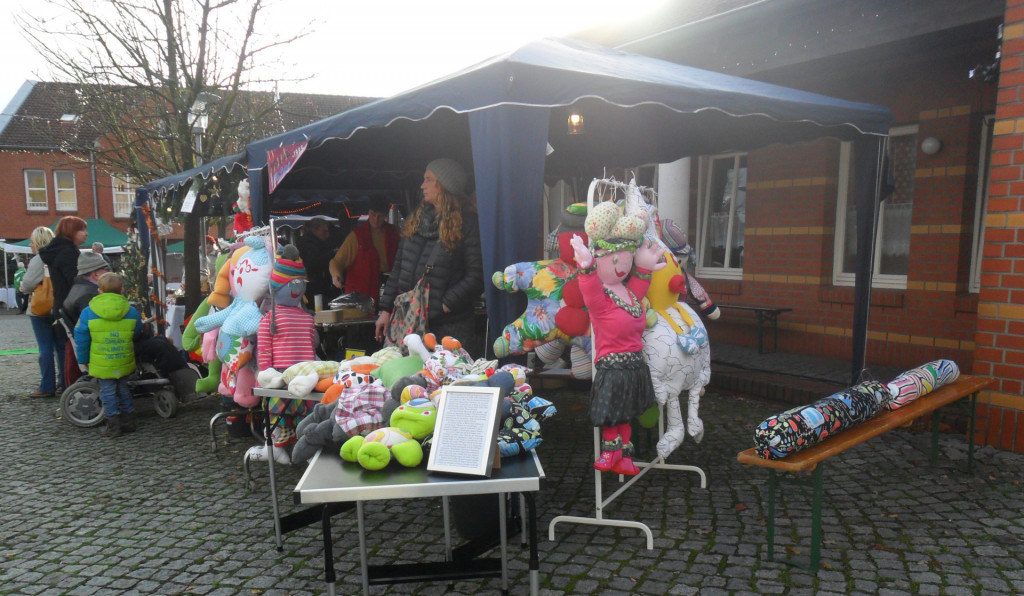 Ulrike auf dem Stand im Fliednerdorf